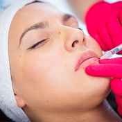 jak_powiekszyc_usta_bez_efektu_sztucznosci_nowoczesna_korekta_ust_w_2026_roku